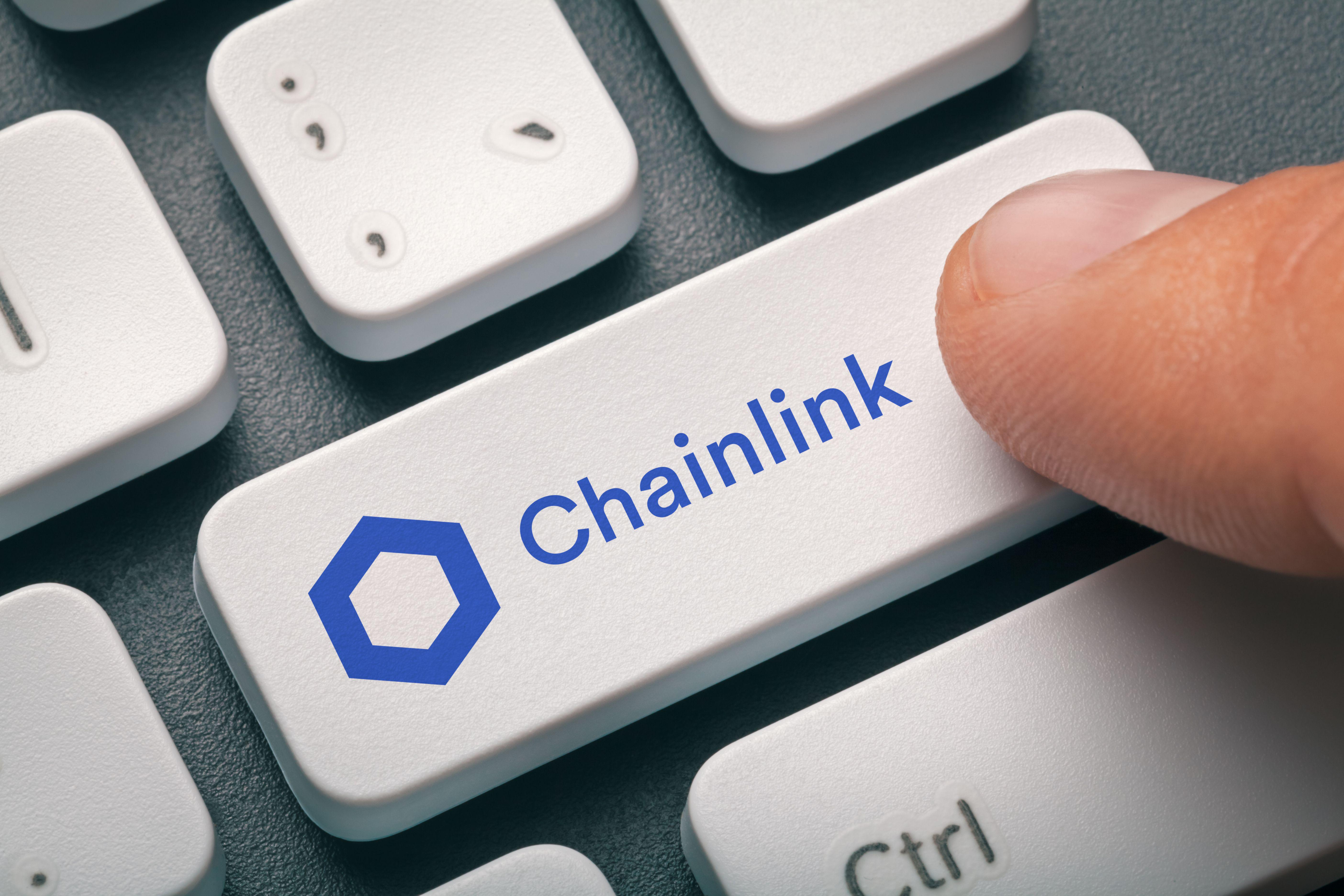 Chainlink RWA Perps Launch, LINK Price Narrows to Break  Range